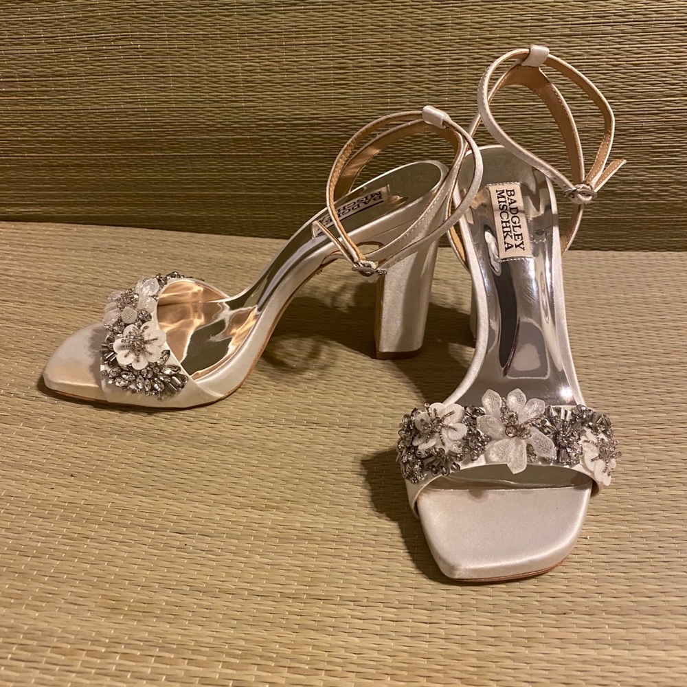 Badgley Mischka Silver and Cream Sandals